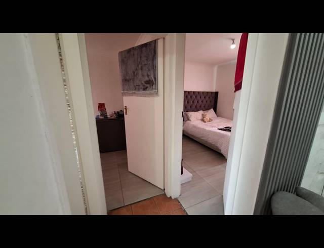 2 BEDROOM HOUSE FOR SALE IN LENTEGEUR